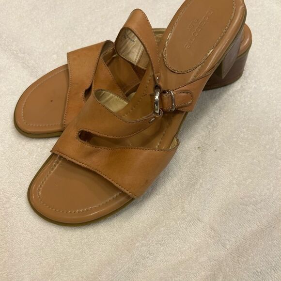 Liz Claiborne Tan Sandals Elegant Design - Picture 2 of 6